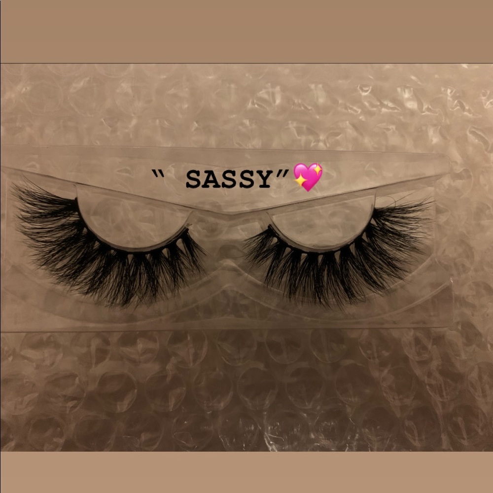 Lashes - Picture 2 of 3